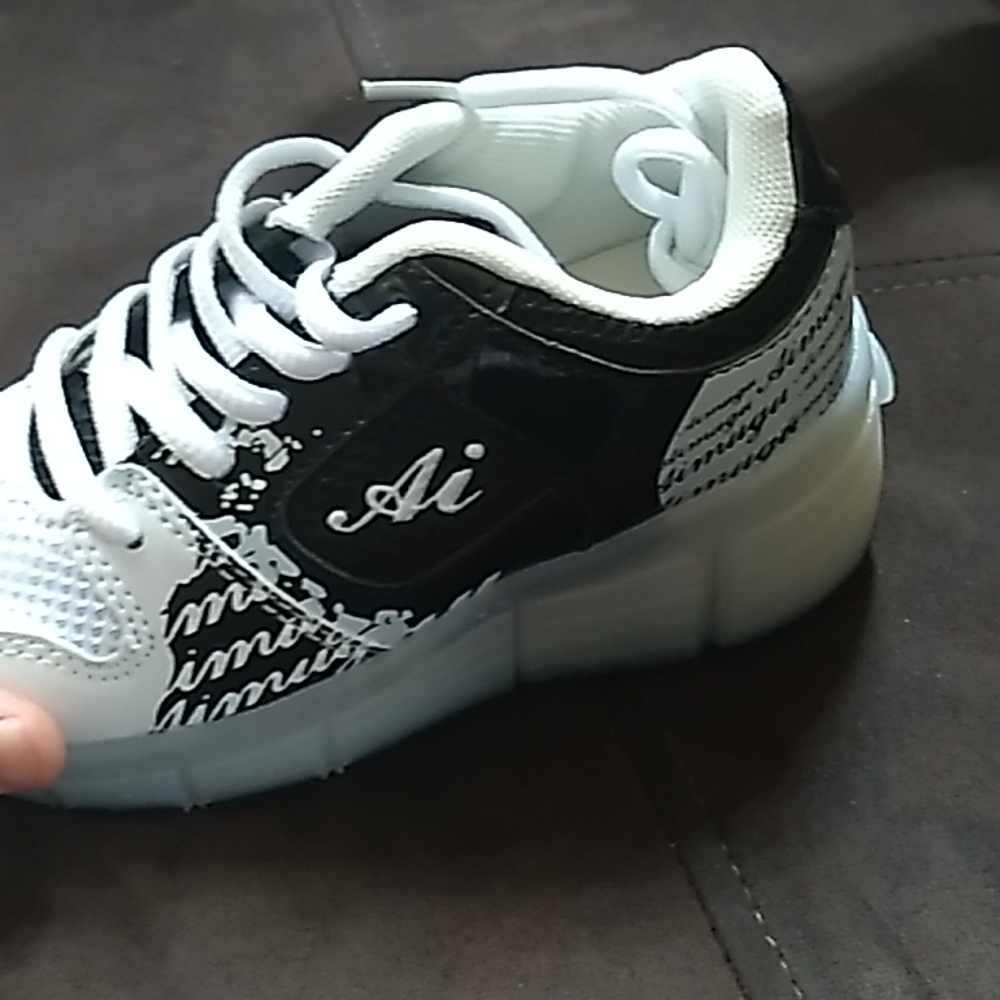 Heelys Shoes - Picture 2 of 5